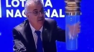 La explicación al detalle más comentado de la Lotería de Navidad: ¿Qué metió en el bombo el operario?