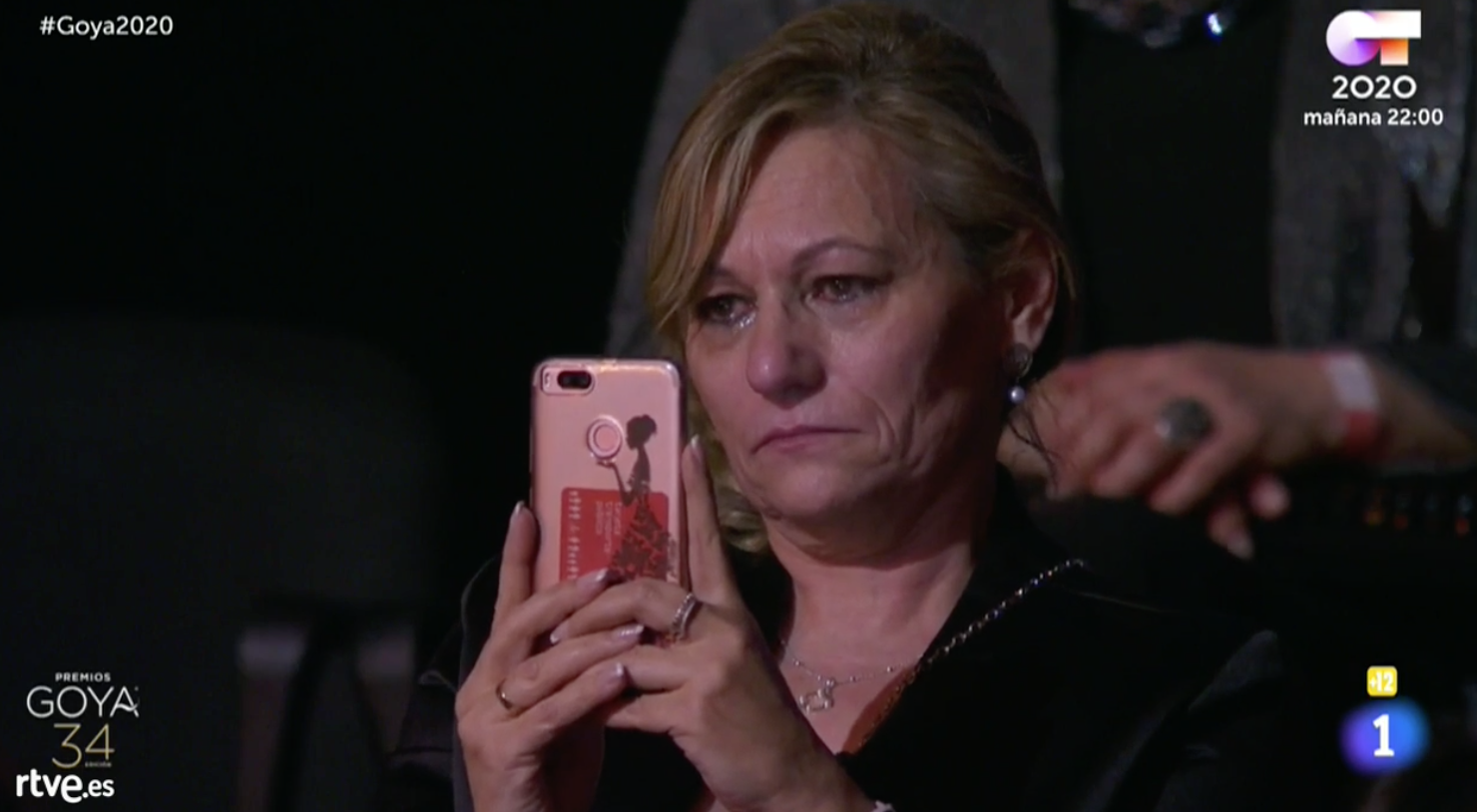 RT si tu madre también estaría grabándote si ganases algo