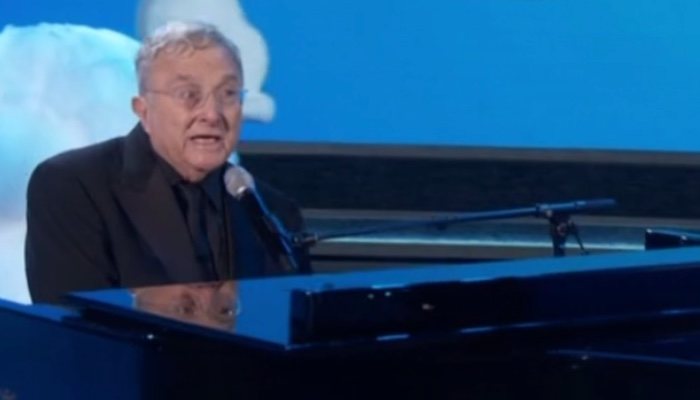 Randy Newman interpreta