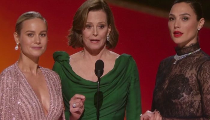 Tres auténticas superheroínas defendiendo la posición que la mujer merece en la industria del cine. ¡Bravas!