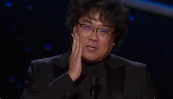 Bong Joon-ho no se cree que se haya subido por tercera vez a recoger un Oscar. ¡Mejor director!