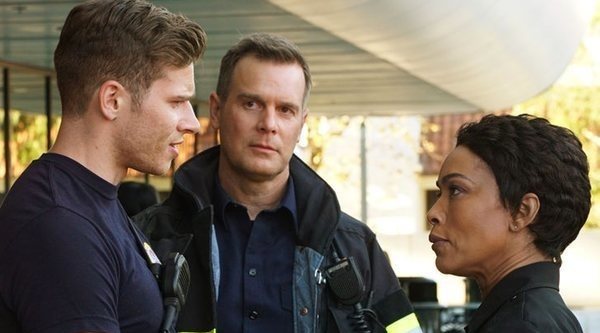 Los capítulos de '9-1-1' y 'Los Simpson' lanzan a FOX como líder de los canales de pago