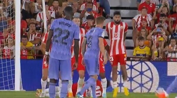 La retransmisión de fútbol lidera el domingo en Movistar+ (7,7%) y DAZN (3,3%)