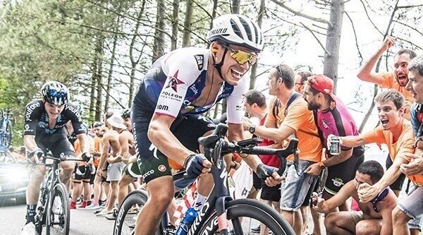 La Vuelta a España (0,7%) pedalea hasta liderar sobre "Hunter Killer" (0,5%)