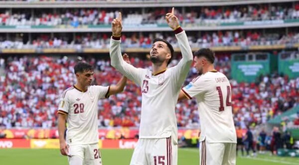 La 1 logra un estratosférico 63,5% en la madrugada gracias al fútbol
