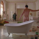 Finn Witrrock, desnudo, enseña el culo en 'American Horror Story'