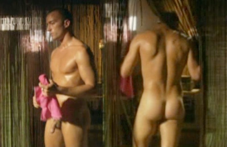 Pablo Puyol, completamente desnudo, muestra el pene en "20 centímetros"