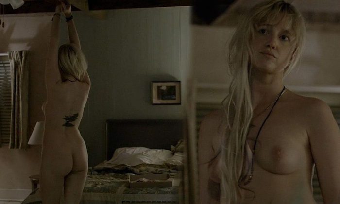 Andrea Riseborough, totalmente desnuda, enseña las tetas y el culo en &apos...