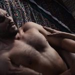 Juan Pablo Raba, desnudo, practica sexo en 'Six'