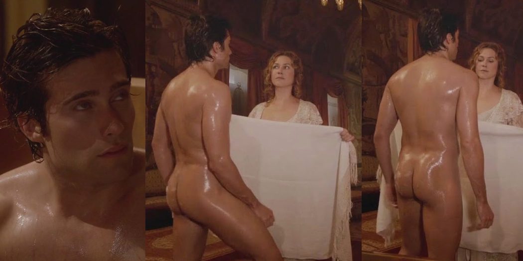 Rodrigo Guirao, desnudo, enseña el culo en 'La Certosa di Parma'