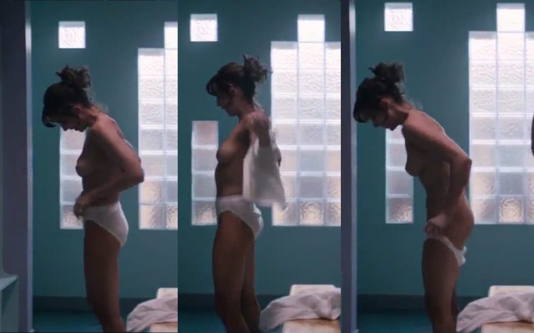 Alison Brie, desnuda, enseña las tetas en 'GLOW'
