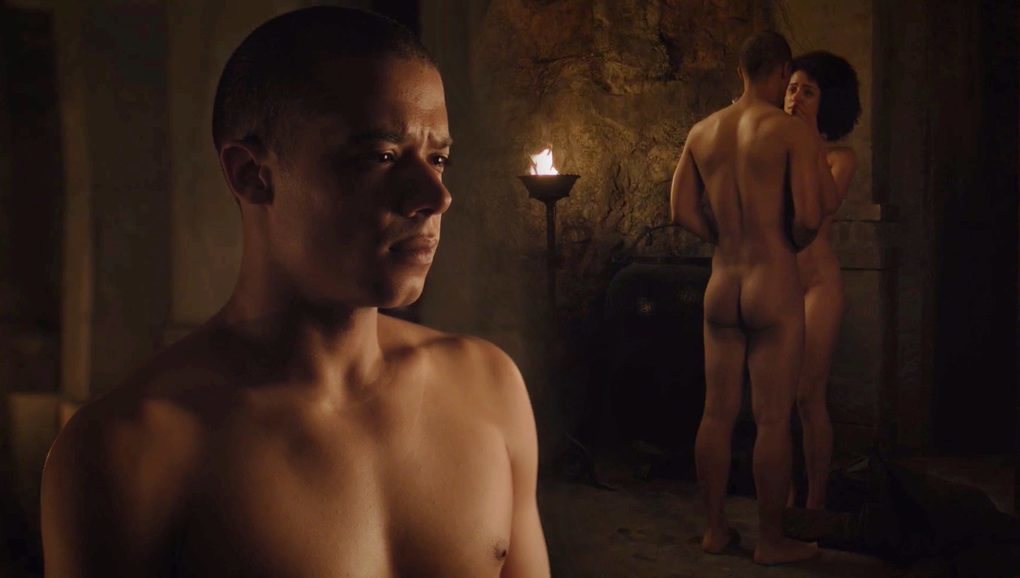 Jacob Anderson, completamente desnudo, muestra el culo en 'Juego de Tr...