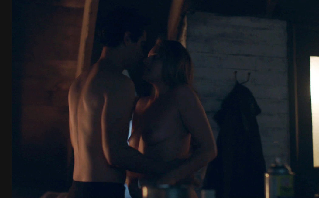 Elisabeth Moss y Max Minghella, totalmente desnudos, en una secuencia sexual de 'The Handmaid's Tale'