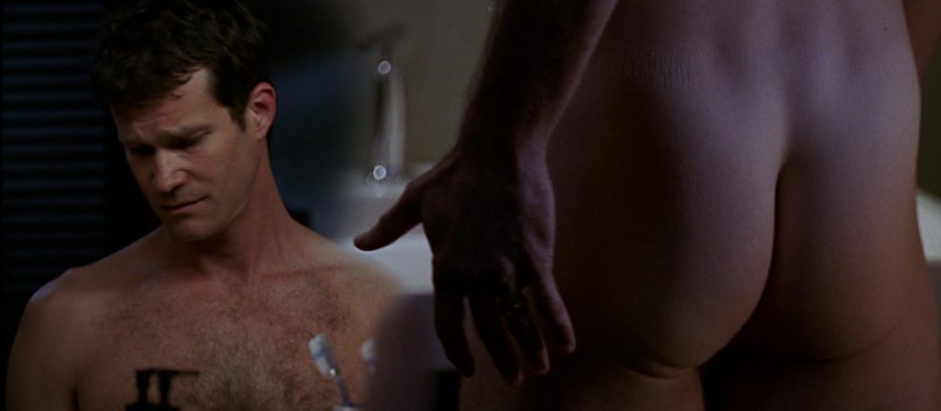 Dylan Walsh, completamente desnudo, enseña el culo en 'Nip/Tuck'