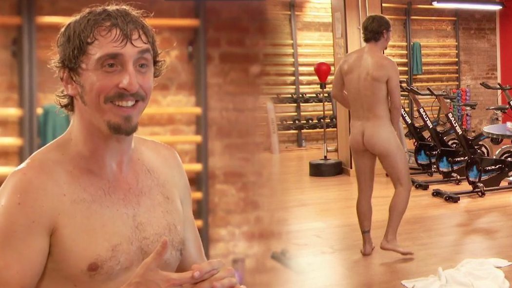 Iván Massagué, completamente desnudo, enseña el culo en 'Gym Tony'