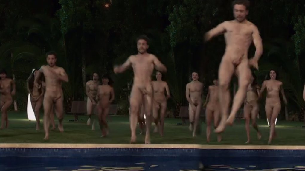Carlos Cuevas, completamente desnudo, enseña el pene 'Merlí:
