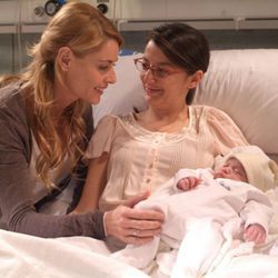 Lucía conoce a su sobrino antes de morir