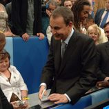 El presidente Zapatero, cercano con los ciudadanos