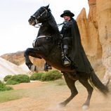 El Zorro, a caballo en 'El zorro, la espada y la rosa'