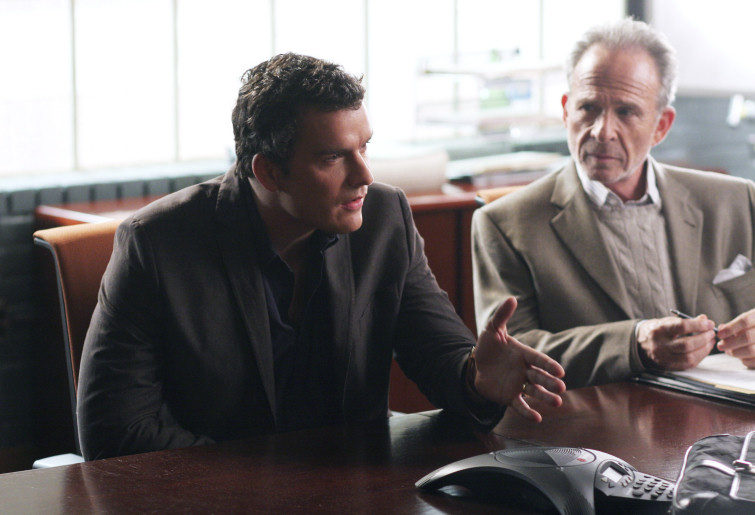 Tommy Walker y su tío Saul en la serie 'Cinco hermanos'