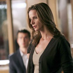 Rachel Griffiths con Balthazar Getty en 'Cinco hermanos'