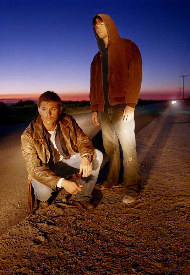 Imagen promocional de Supernatural con Jared Padalecki y Jensen Ackles
