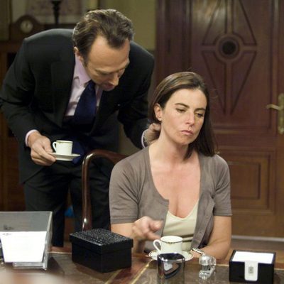 Carlos Leal molesta a Lola Baldrich en 'El internado'