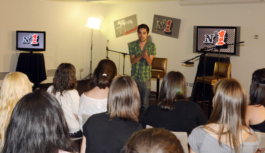 Jordi Cruz con las fans