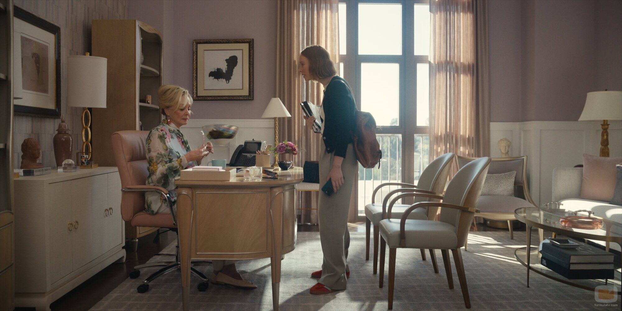 Imagen de Jean Smart y Hannah Einbinder en 4x02 titulado 'Chicas de Portada' de 'Hacks'