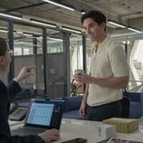 Paul W. Downs en 4x02 titulado 'Chicas de Portada' de 'Hacks'