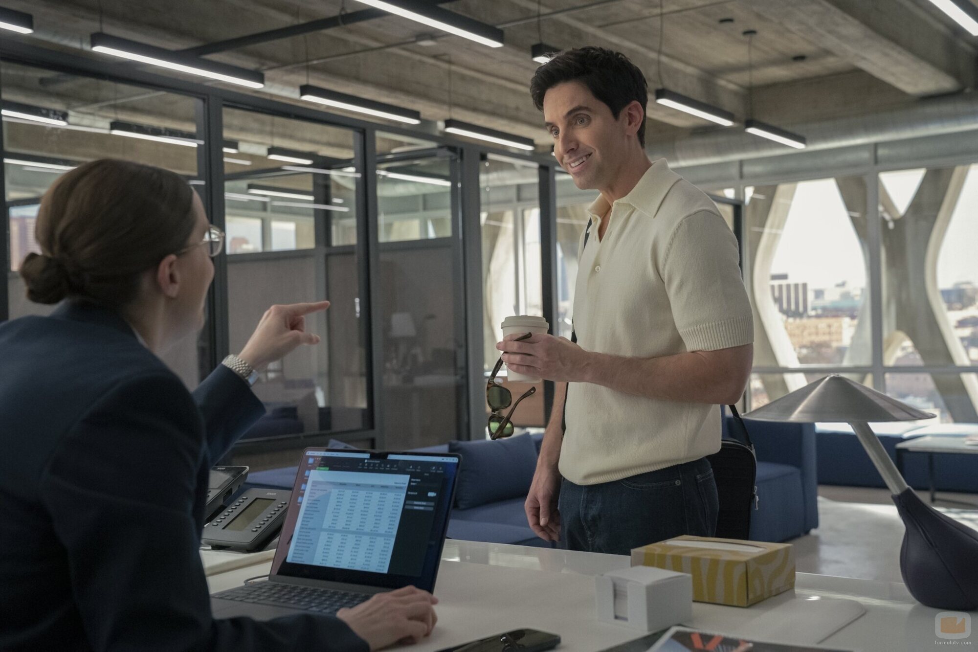 Paul W. Downs en 4x02 titulado 'Chicas de Portada' de 'Hacks'