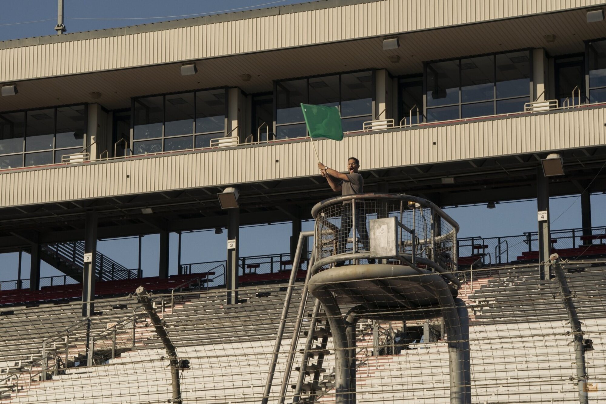 Mark Indelicato en 'Lo que pasa en Las Vegas' de 'Hacks'