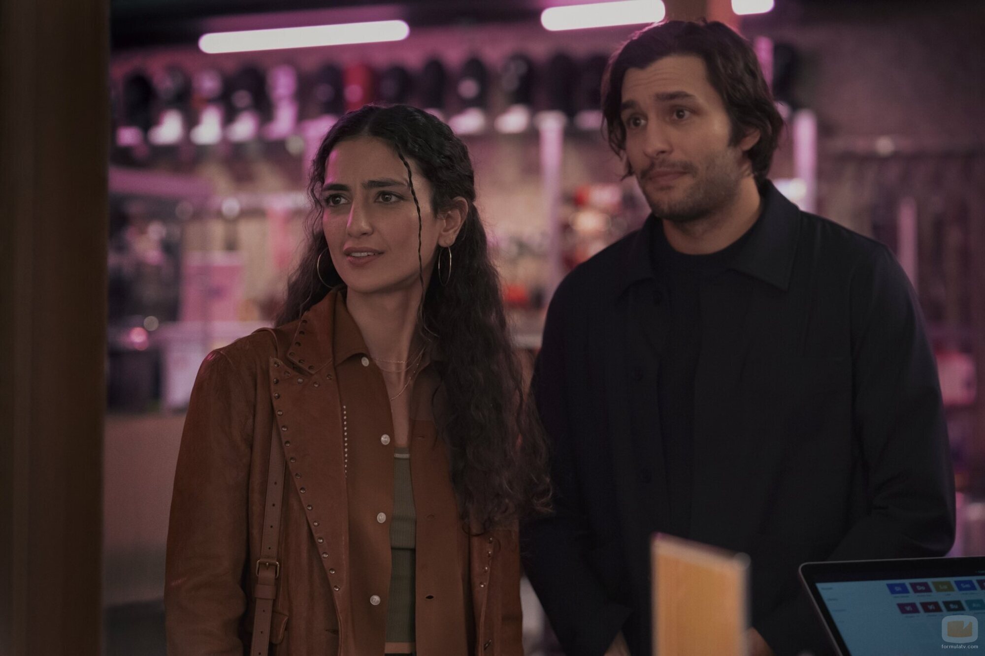 Alexander Koch y Medalion Rahimi en Capítulo 4 titulado 'Amo Los Ángeles' de 'Hacks'