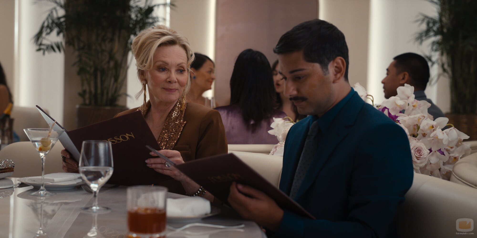 Mark Indelicato y Jean Smart en 4x04 titulado 'Amo Los Ángeles' de 'Hacks'