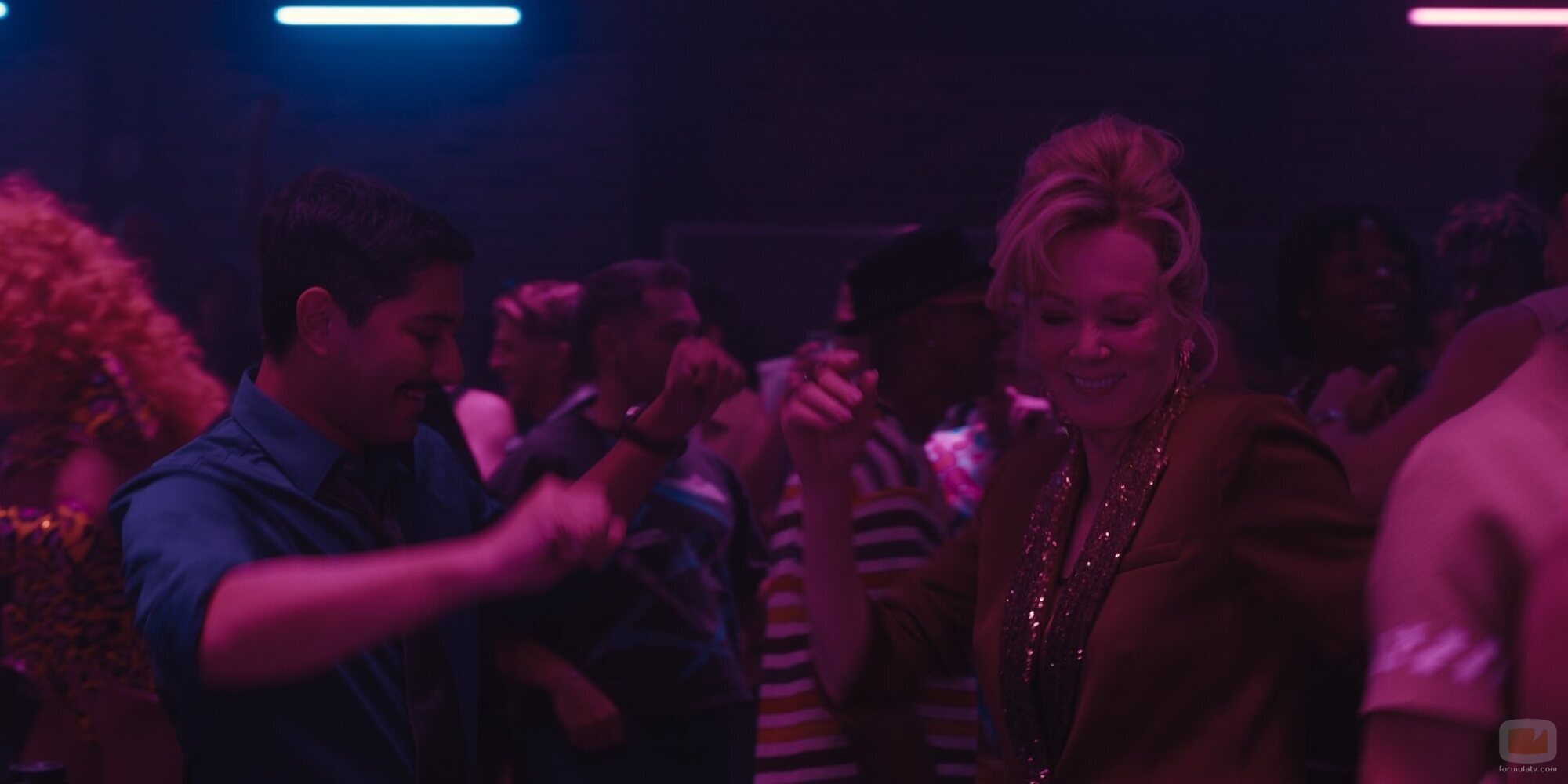 Mark Indelicato y Jean Smart en 4x04 'Amo Los Ángeles' de 'Hacks'