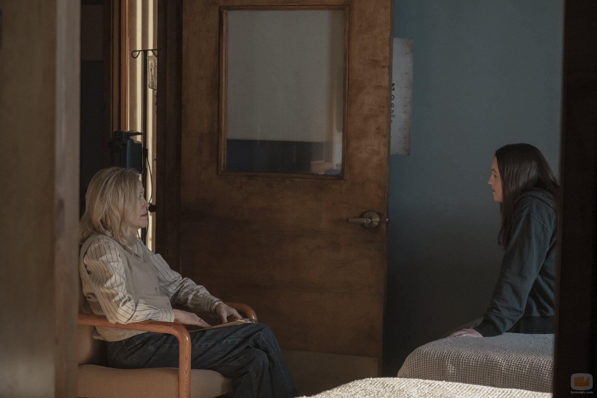 Bella Ramsey y Catherine O'Hara en 2x03 'El camino' de 'The Last of Us'