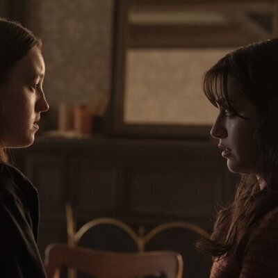 Bella Ramsey y Isabela Merced en 'El camino' de 'The Last of Us'