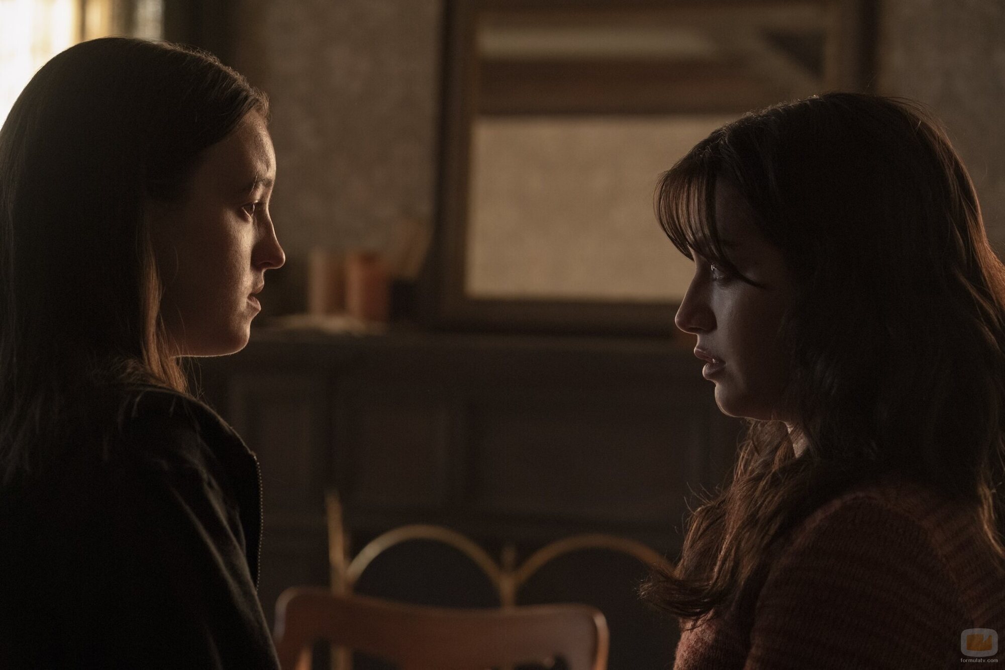 Bella Ramsey y Isabela Merced en 'El camino' de 'The Last of Us'