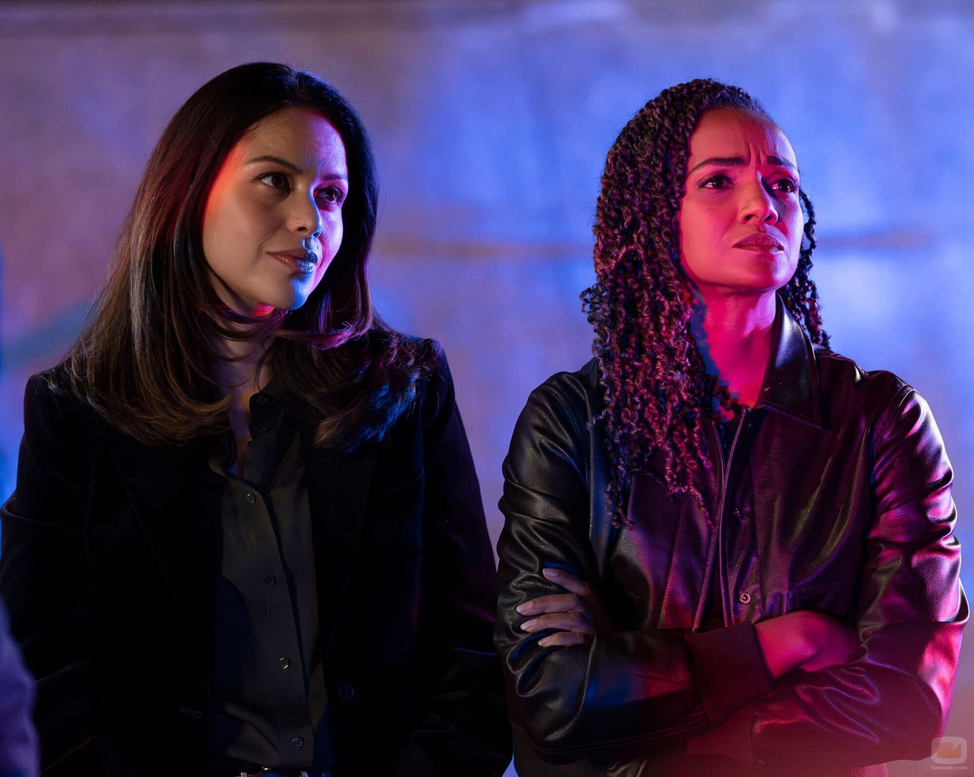 Alyssa Diaz y Mekia Cox en 7x12 'April Fools' de 'The Rookie'