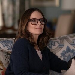 Tina Fey en 1x01 titulado 'La casa del lago' de 'Las cuatro estaciones'
