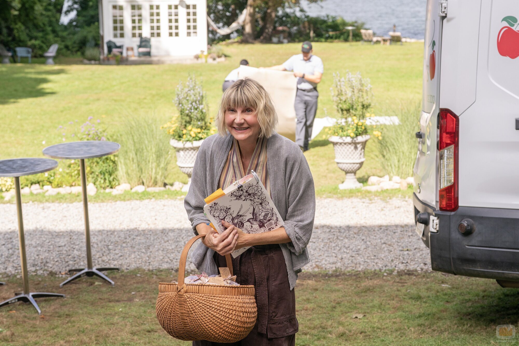 Kerri Kenney en el 1x01 de 'The Four Seasons'