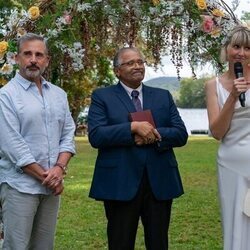 Still de Steve Carell y Kerri Kenney en 'Fiesta en el jardín' de 'The Four Seasons'