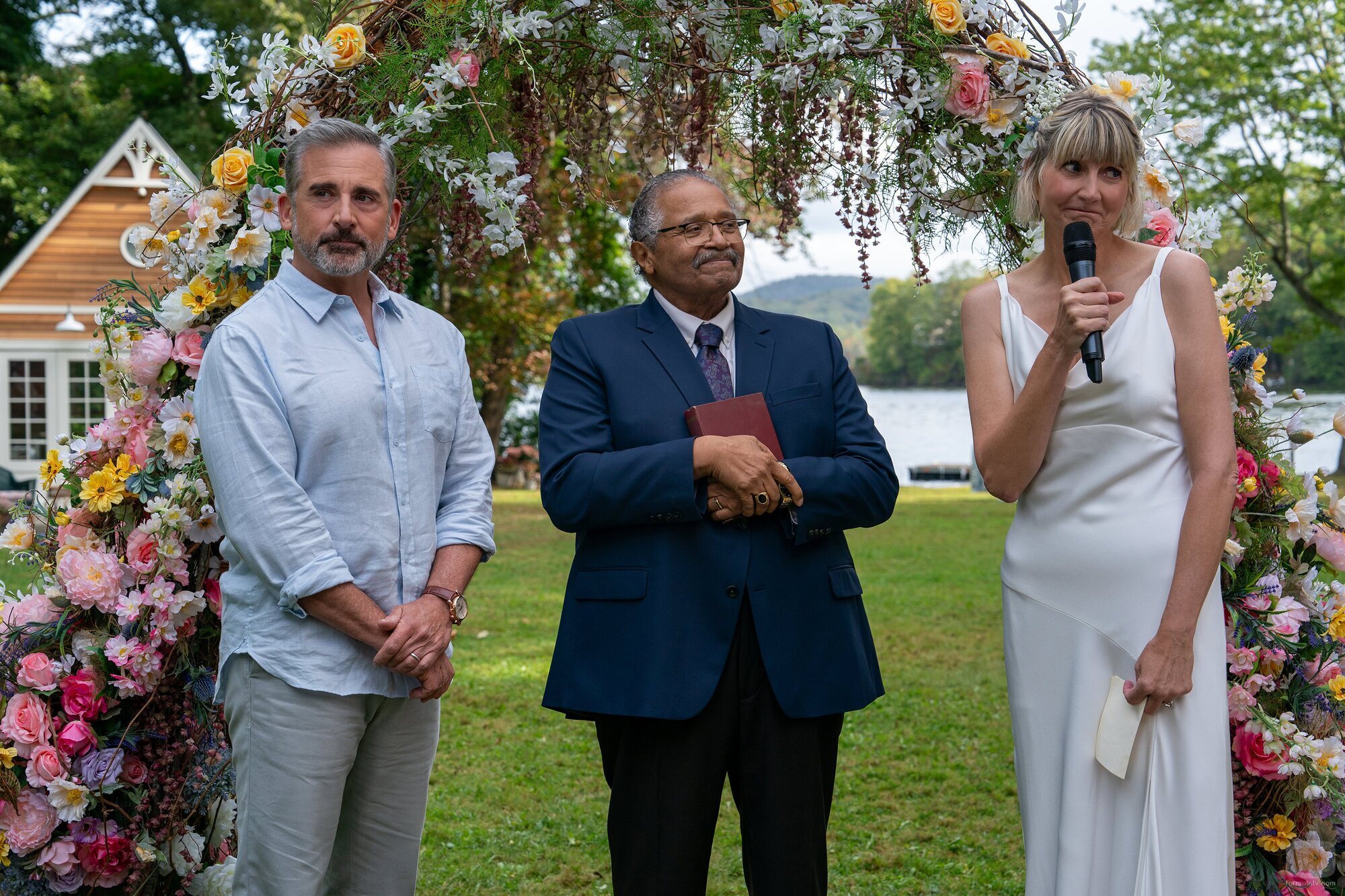 Still de Steve Carell y Kerri Kenney en 'Fiesta en el jardín' de 'The Four Seasons'
