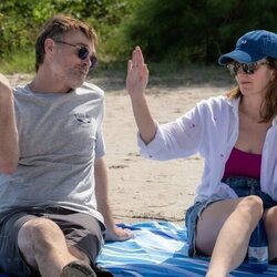 Tina Fey y Will Forte en 1x03 'Resort ecológico' de 'Las cuatro estaciones'