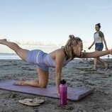 Tina Fey y Erika Henningsen en 1x04 titulado 'El bar de la playa' de 'Las cuatro estaciones'