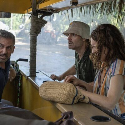 Escena de 'El bar de la playa' de 'The Four Seasons'