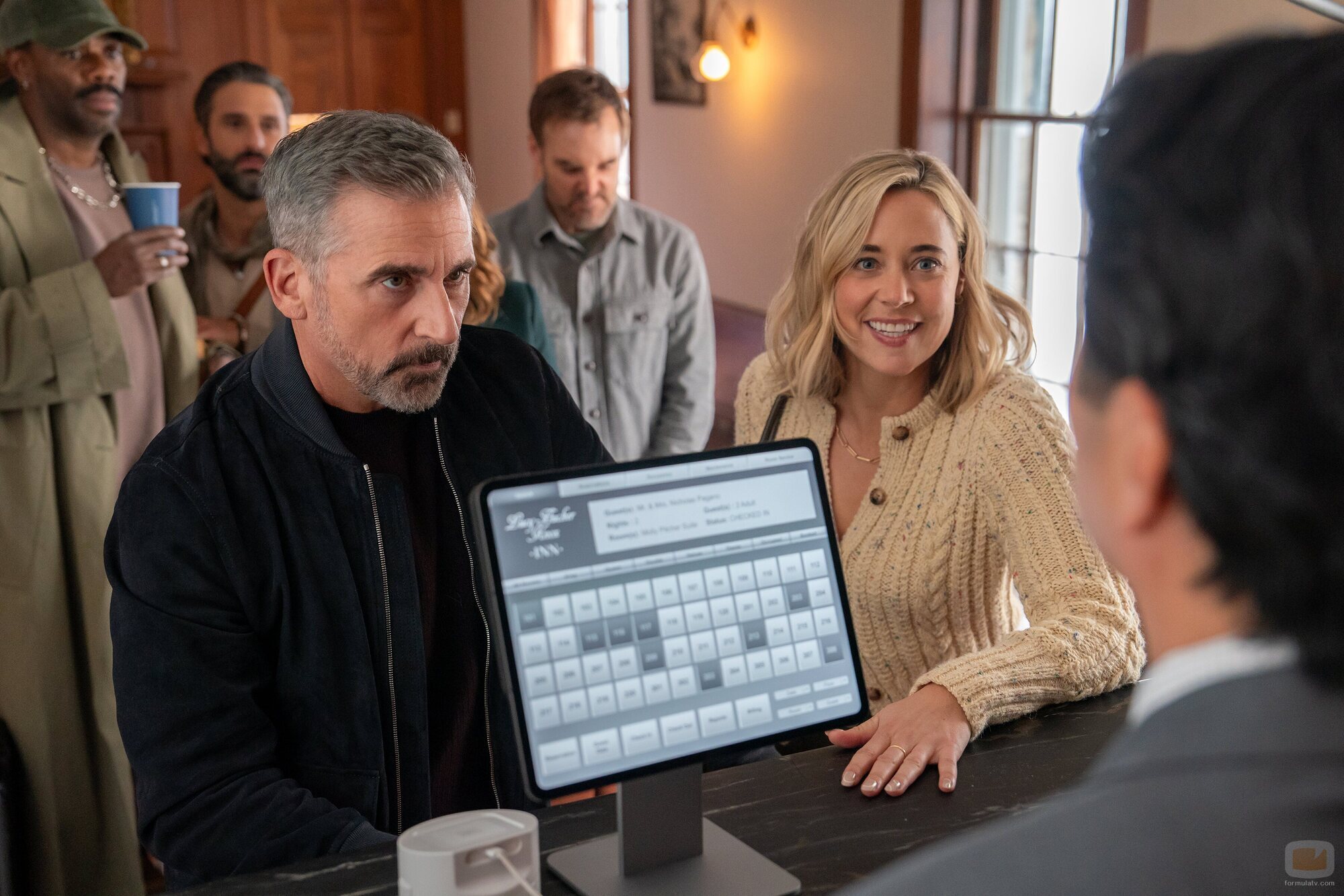 Steve Carell y Erika Henningsen en la temporada 1 y el capítulo 05 de 'Las cuatro estaciones'