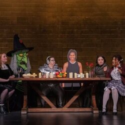 Julia Lester en el 1x05 de 'The Four Seasons'