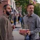 Will Forte y Marco Calvani en la temporada 1 y el capítulo 05 de 'Las cuatro estaciones'