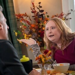 Julia Lester en 1x06 titulado 'El partido de frisbi' de 'Las cuatro estaciones'